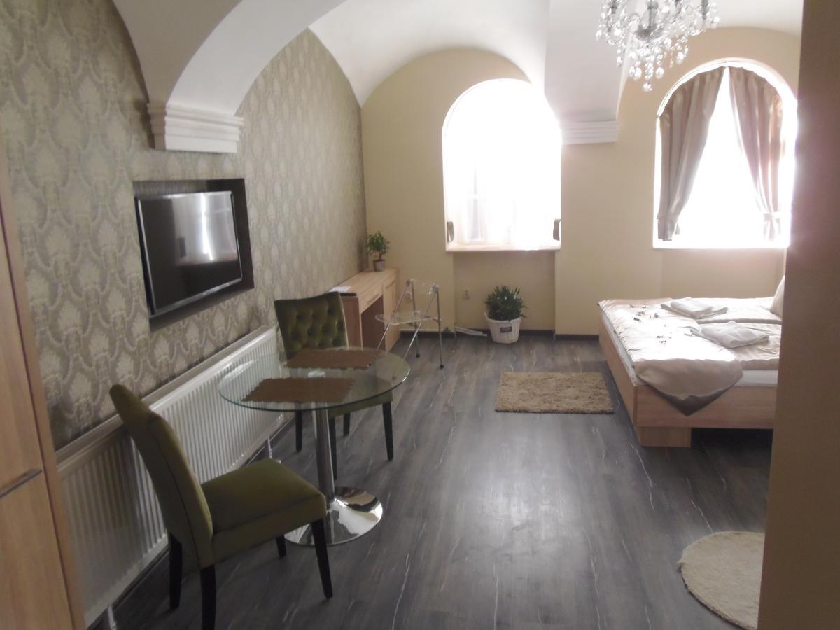 Designholz Boutique Panzio Bed and Breakfast Győr Zewnętrze zdjęcie